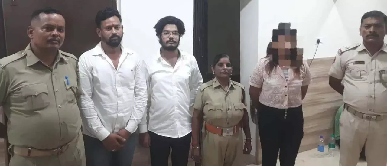 ओडिशा की राजधानी में महिला DJ से छेड़छाड़ के आरोप में नाइट क्लब मालिक गिरफ्तार ओडिशा की राजधानी में महिला DJ से छेड़छाड़ के आरोप में नाइट क्लब मालिक गिरफ्तार