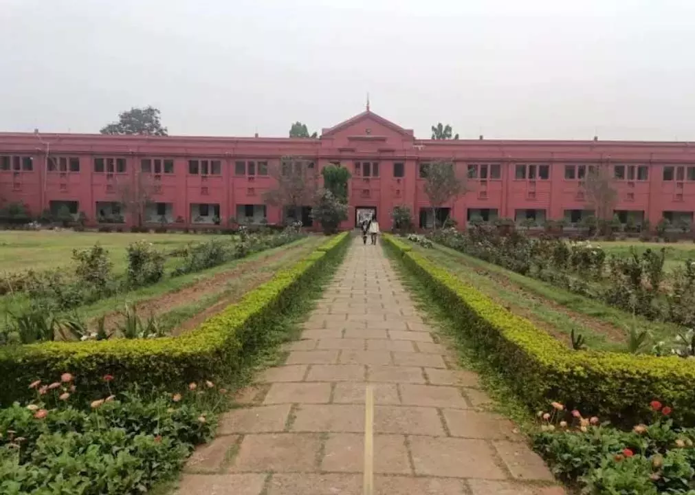 रैवेनशॉ विश्वविद्यालय के 40 से अधिक छात्र संदिग्ध खाद्य विषाक्तता के बाद अस्पताल में भर्ती रैवेनशॉ विश्वविद्यालय के 40 से अधिक छात्र संदिग्ध खाद्य विषाक्तता के बाद अस्पताल में भर्ती