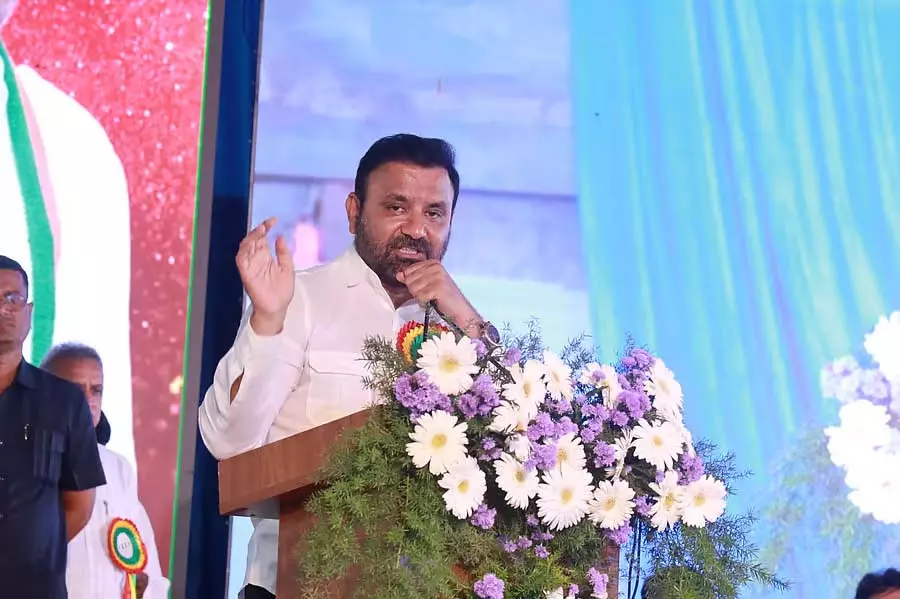 आग में अगर नट भी टूट जाए तो उस पर GST लगेगा: संतोष लाड का व्यंग्य आग में अगर नट भी टूट जाए तो उस पर GST लगेगा: संतोष लाड का व्यंग्य