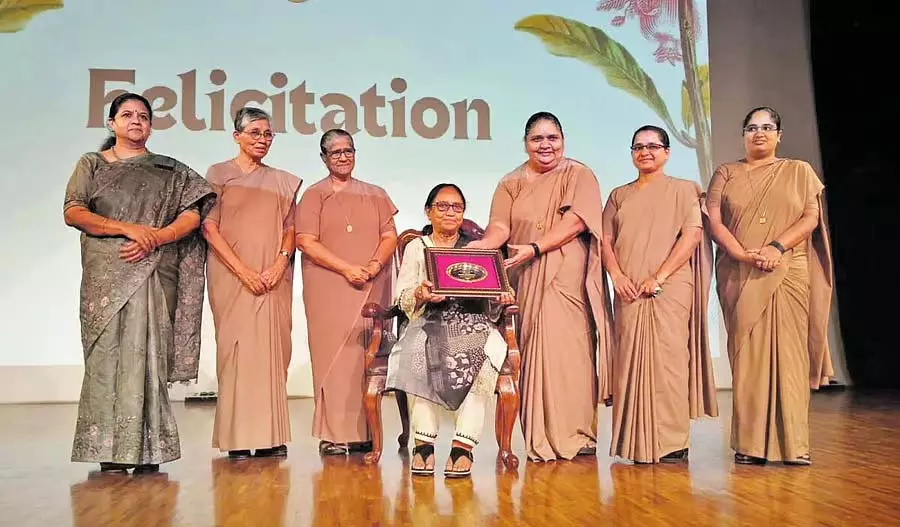 लघु कथाएँ भावनाओं को व्यक्त करने का एक उपयुक्त माध्यम हैं: लेखिका बानू मुश्ताक लघु कथाएँ भावनाओं को व्यक्त करने का एक उपयुक्त माध्यम हैं: लेखिका बानू मुश्ताक