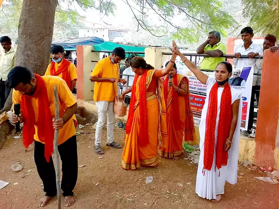 Karnataka : नुक्कड़ नाटक और लोक संगीत समूहों से आवेदन आमंत्रित Karnataka : नुक्कड़ नाटक और लोक संगीत समूहों से आवेदन आमंत्रित