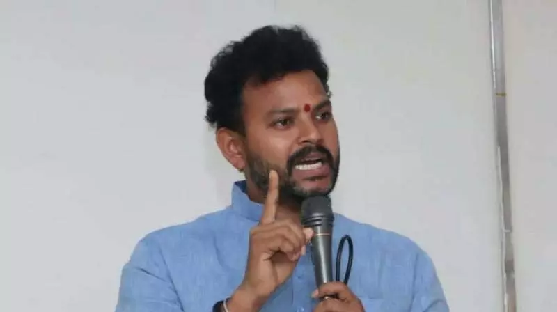 विमानन मंत्री: AAIB रिपोर्ट पर कोई निष्कर्ष निकालना अभी जल्दबाजी होगी विमानन मंत्री: AAIB रिपोर्ट पर कोई निष्कर्ष निकालना अभी जल्दबाजी होगी