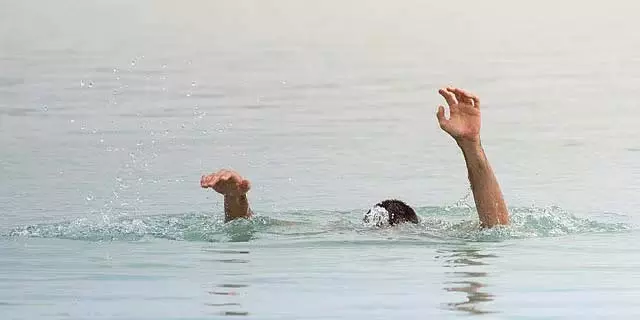 Tamil Nadu : झील में खेलते समय तीन लड़के डूबे Tamil Nadu : झील में खेलते समय तीन लड़के डूबे