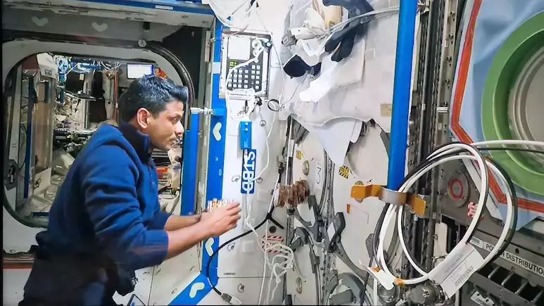 शुभांशु की वापसी के लिए परिजन उत्साहित, माता-पिता ने कहा- बेटे के धरती पर लौटने का बेसब्री से इंतजार शुभांशु की वापसी के लिए परिजन उत्साहित, माता-पिता ने कहा- बेटे के धरती पर लौटने का बेसब्री से इंतजार