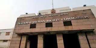 एनएचआरसी ने गर्म राख में गिरने से लड़के की मौत पर एटीआर मांगी एनएचआरसी ने गर्म राख में गिरने से लड़के की मौत पर एटीआर मांगी