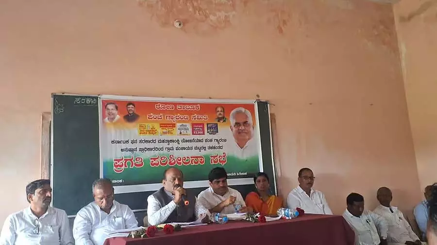 गारंटी सभी गरीब परिवारों तक पहुंचे: B.B. Asuti गारंटी सभी गरीब परिवारों तक पहुंचे: B.B. Asuti