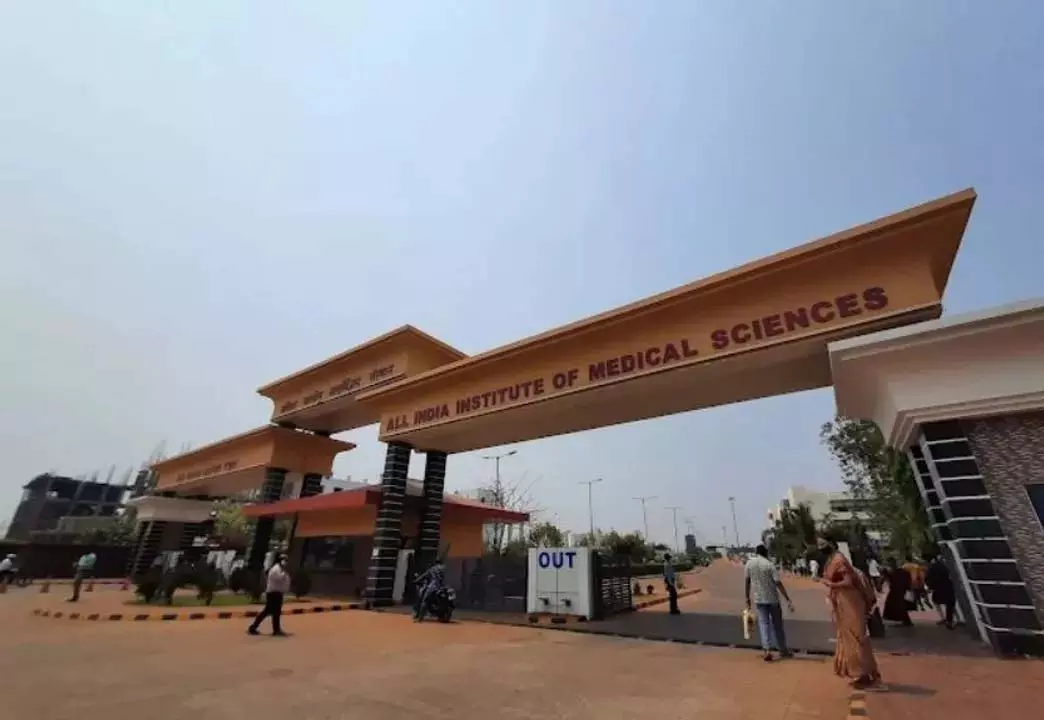 ओडिशा की छात्रा के आत्मदाह की कोशिश: पीड़िता के इलाज के लिए विशेषज्ञ पैनल गठित ओडिशा की छात्रा के आत्मदाह की कोशिश: पीड़िता के इलाज के लिए विशेषज्ञ पैनल गठित