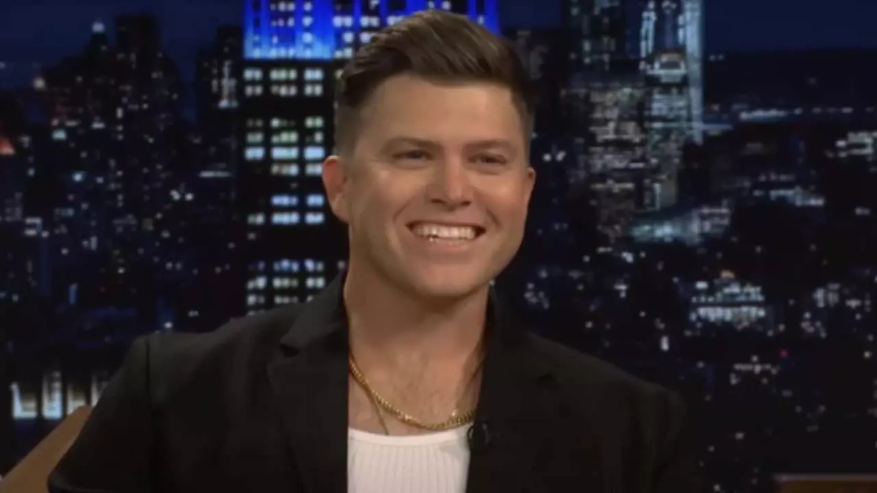 Colin Jost ने अपनी पत्नी स्कारलेट जोहानसन और जोनाथन बेली के भावुक रेड कार्पेट किस पर प्रतिक्रिया Colin Jost ने अपनी पत्नी स्कारलेट जोहानसन और जोनाथन बेली के भावुक रेड कार्पेट किस पर प्रतिक्रिया