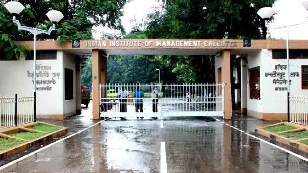 IIM-कलकत्ता बलात्कार मामला: महिला के पिता ने घटना से किया इनकार IIM-कलकत्ता बलात्कार मामला: महिला के पिता ने घटना से किया इनकार