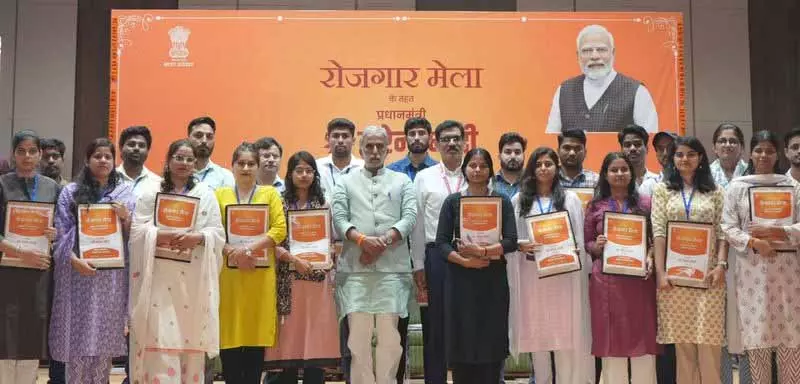 केंद्रीय मंत्री ने RCF में रोजगार मेले में भाग लिया केंद्रीय मंत्री ने RCF में रोजगार मेले में भाग लिया