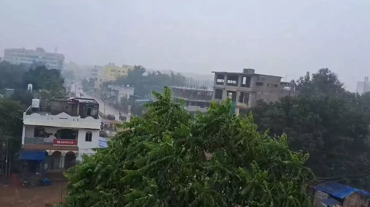 Odisha : भारी बारिश की आशंका, 24 घंटे में बन सकता है निम्न दबाव का क्षेत्र Odisha : भारी बारिश की आशंका, 24 घंटे में बन सकता है निम्न दबाव का क्षेत्र
