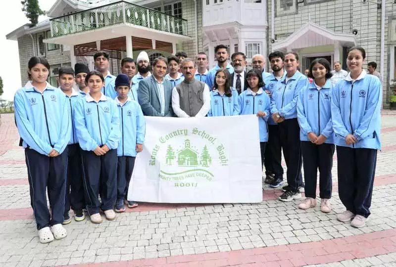 CM Sukhu ने जापान में चैंपियनशिप के लिए भारतीय कराटे टीम को हरी झंडी दिखाई CM Sukhu ने जापान में चैंपियनशिप के लिए भारतीय कराटे टीम को हरी झंडी दिखाई