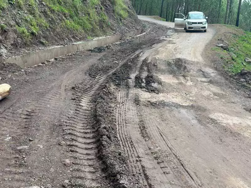 घटिया काम के बावजूद Kasauli road का आज होगा दोबारा उद्घाटन घटिया काम के बावजूद Kasauli road का आज होगा दोबारा उद्घाटन
