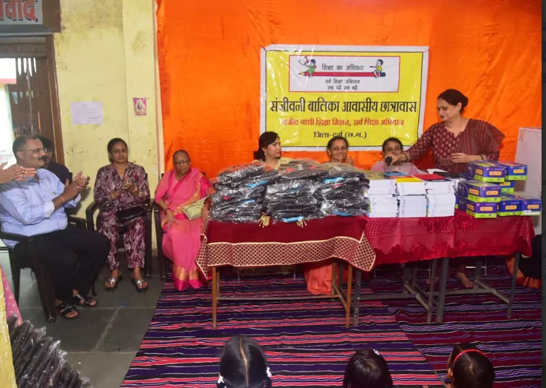 बेटियों की शिक्षा में नहीं आएगी बाधा, जीई फाउंडेशन ने दिए उपहार बेटियों की शिक्षा में नहीं आएगी बाधा, जीई फाउंडेशन ने दिए उपहार