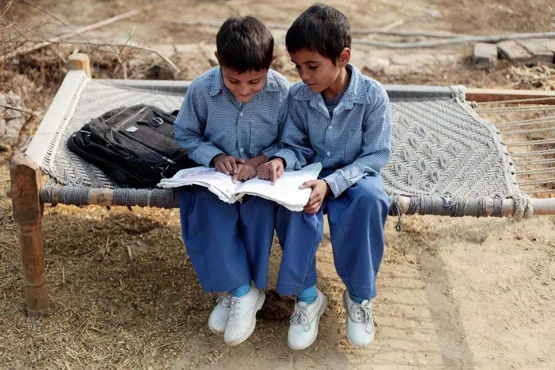 लंबा सफर, बड़ी उम्मीदें, यूपी सरकार का स्कूलों को जोड़ने का मिशन लंबा सफर, बड़ी उम्मीदें, यूपी सरकार का स्कूलों को जोड़ने का मिशन