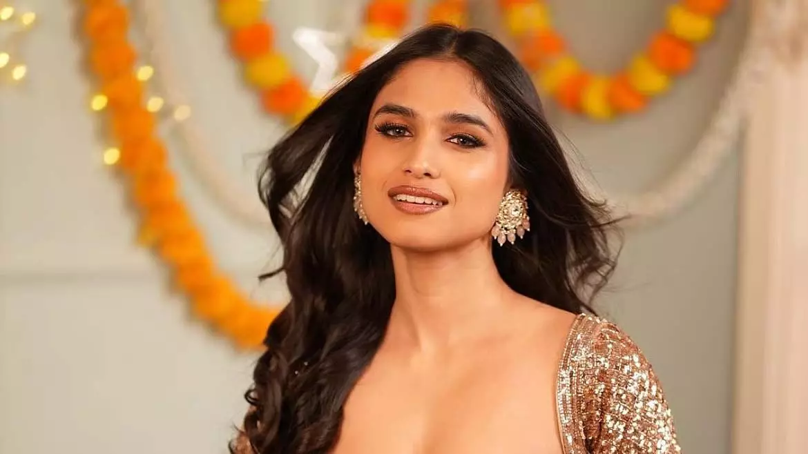 कशिश कपूर ने घरेलू सहायिका पर लगाई चोरी की गंभीर धाराएं कशिश कपूर ने घरेलू सहायिका पर लगाई चोरी की गंभीर धाराएं