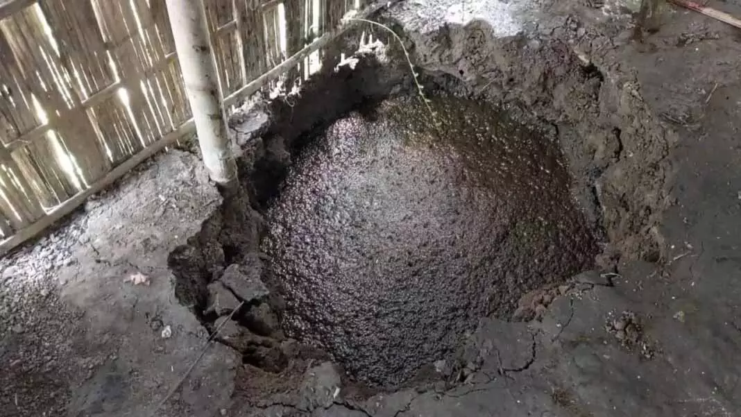 Jayasagar में रसोई के फर्श से मामूली रिसाव की सूचना Jayasagar में रसोई के फर्श से मामूली रिसाव की सूचना