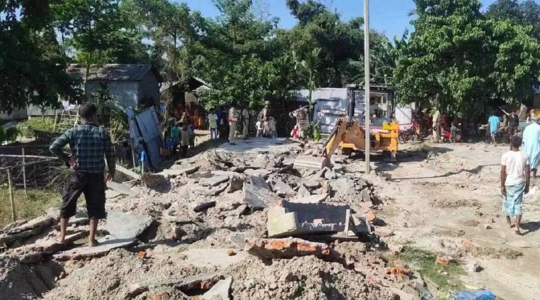 Goalpara के पैकन रिजर्व फॉरेस्ट में बड़े पैमाने पर बेदखली अभियान चल रहा Goalpara के पैकन रिजर्व फॉरेस्ट में बड़े पैमाने पर बेदखली अभियान चल रहा