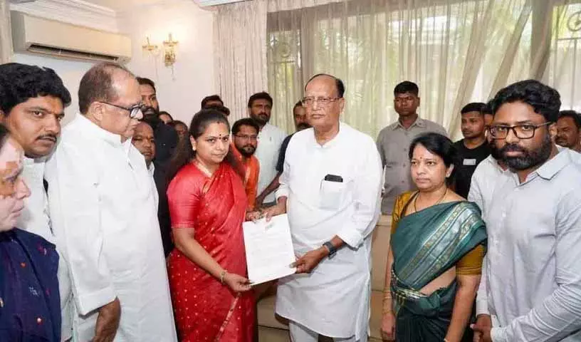 BRS नेता एमएलसी कविता ने टीनमार मल्लन्ना के खिलाफ शिकायत की BRS नेता एमएलसी कविता ने टीनमार मल्लन्ना के खिलाफ शिकायत की