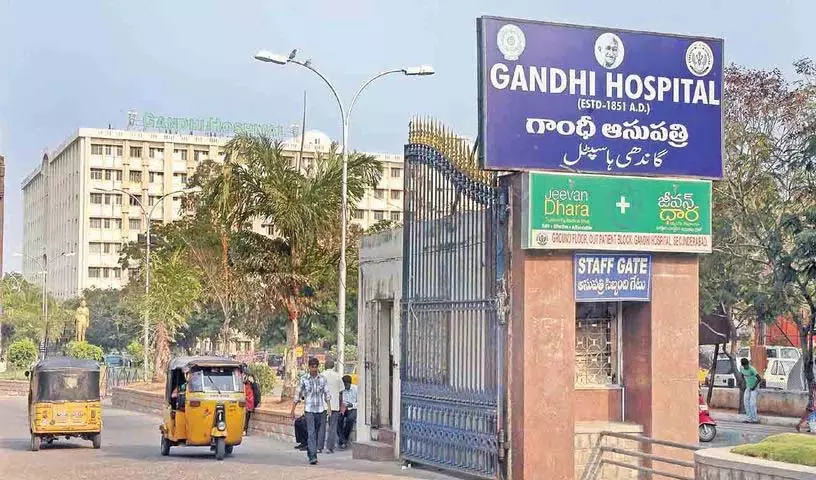 यह फिर से पुरानी जल निकासी पाइप ! यह फिर से पुरानी जल निकासी पाइप !
