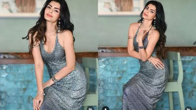 सोनाली राउत ने गोवा से अपनी ग्लैमरस सिल्वर गाउन तस्वीरें शेयर की सोनाली राउत ने गोवा से अपनी ग्लैमरस सिल्वर गाउन तस्वीरें शेयर की