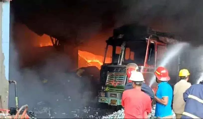 तेलंगाना के पशम्यलारम औद्योगिक क्षेत्र में भीषण आग, कोई हताहत नहीं तेलंगाना के पशम्यलारम औद्योगिक क्षेत्र में भीषण आग, कोई हताहत नहीं