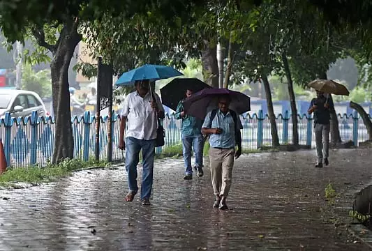 बंगाल में सोमवार से फिर भारी बारिश की चेतावनी बंगाल में सोमवार से फिर भारी बारिश की चेतावनी