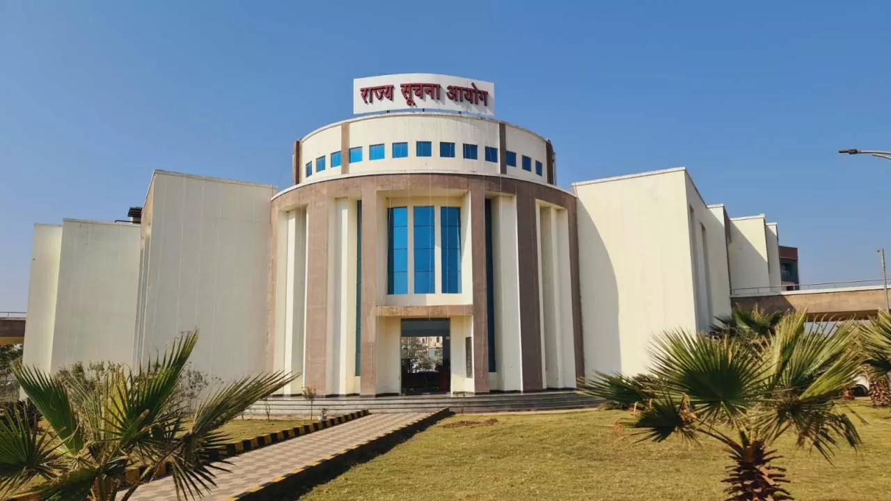 जनसूचना अधिकारी पत्राचार करते समय अपना नाम, पदनाम और पदस्थापना स्थल का उल्लेख करें जनसूचना अधिकारी पत्राचार करते समय अपना नाम, पदनाम और पदस्थापना स्थल का उल्लेख करें