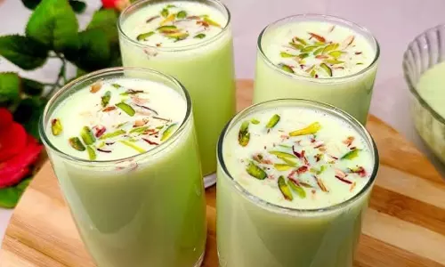 Milk Sharbat: जल्द से जल्द लीजिए इस लाजवाब ड्रिंक का मजा Milk Sharbat: जल्द से जल्द लीजिए इस लाजवाब ड्रिंक का मजा