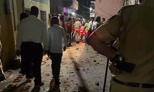 राजधानी में दो समुदायों के बीच पथराव, महिला के साथ छेड़छाड़ के बाद उपजा विवाद