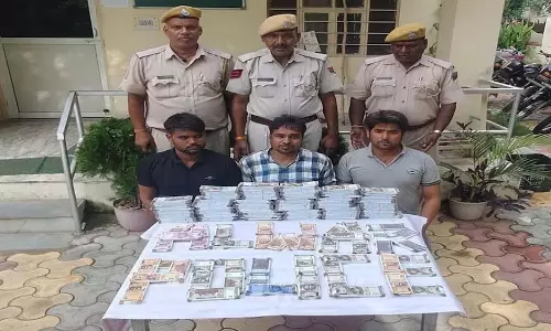 नकली नोटों के साथ ठग गिरोह गिरफ्तार, लोगों को पैसे 5 गुना करने का देते थे लालच
