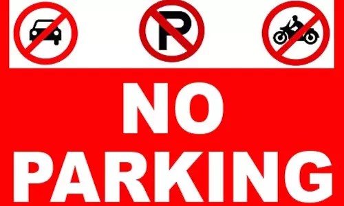 आरपीएफ की अनुपस्थिति में पय्यानूर रेलवे स्टेशन पर नो-पार्किंग चेतावनियों की खुलेआम अनदेखी आरपीएफ की अनुपस्थिति में पय्यानूर रेलवे स्टेशन पर नो-पार्किंग चेतावनियों की खुलेआम अनदेखी