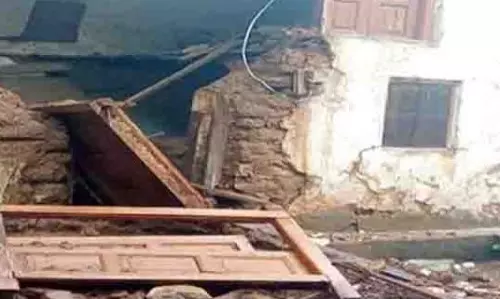 Mandi: मूसलाधार बारिश में  मकान तहस-नहस