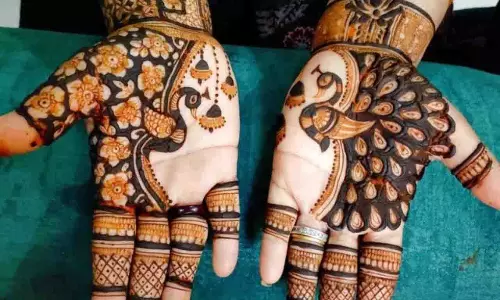 Sawan Teej Mehndi Designs: तीज पर लगाएं मेहंदी के ये क्रिएटिव डिजाइन, बढ़ जाएगी हाथों की खूबसूरती Sawan Teej Mehndi Designs: तीज पर लगाएं मेहंदी के ये क्रिएटिव डिजाइन, बढ़ जाएगी हाथों की खूबसूरती