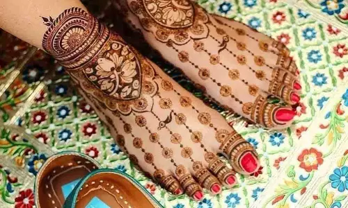 Lifestyle: हरियाली तीज पर पैरों पर लगाने के लिए बेस्ट हैं ये मेहंदी डिज़ाइन