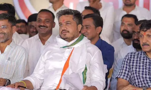 Maharashtra : रोहित पवार ने एमएससीबी घोटाले में गड़बड़ी से इनकार किया Maharashtra : रोहित पवार ने एमएससीबी घोटाले में गड़बड़ी से इनकार किया