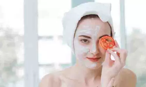 Beauty Tips: टमाटर में ये 2 चीजें मिलाकर चेहरे पर लगाएं, टैनिंग से मिलेगी मुक्ति Beauty Tips: टमाटर में ये 2 चीजें मिलाकर चेहरे पर लगाएं, टैनिंग से मिलेगी मुक्ति