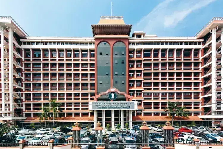 Kerala :  टक्कर मारने वाले व्यक्ति की 6 महीने की जेल की सजा घटाकर एक दिन कर दी