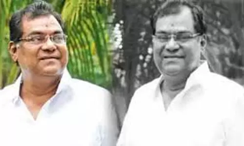 KCR, BRS नेताओं ने दिग्गज अभिनेता कोटा श्रीनिवास राव के निधन पर शोक व्यक्त किया KCR, BRS नेताओं ने दिग्गज अभिनेता कोटा श्रीनिवास राव के निधन पर शोक व्यक्त किया