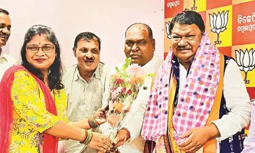 Odisha : सीएम मोहन ने मोदी और राजनाथ से मुलाकात की