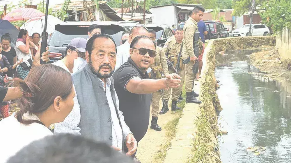 पैटन ने बाढ़ प्रभावित क्षेत्रों का दौरा किया, अतिक्रमण पर कार्रवाई का वादा किया