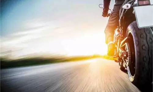 Jammu-Kashmir: कार और मोटरसाइकिल से खतरनाक स्टंट करने वाले यूट्यूबर के खिलाफ मामला दर्ज