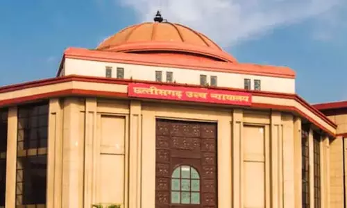 कोर्ट अंदर जज पर किया टिप्पणी, वकील को 4 दिन बाद हाजिर होने के निर्देश