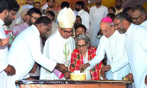 Bishop Jose के अभिषेक समारोह में 25 आर्कबिशप और 300 पादरी शामिल हुए