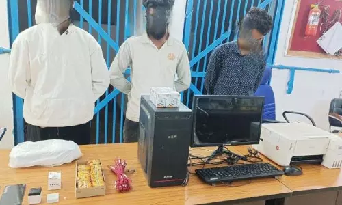 माओवादी बनकर वसूली की कोशिश, नाबालिग हिरासत में, दो गिरफ्तार माओवादी बनकर वसूली की कोशिश, नाबालिग हिरासत में, दो गिरफ्तार