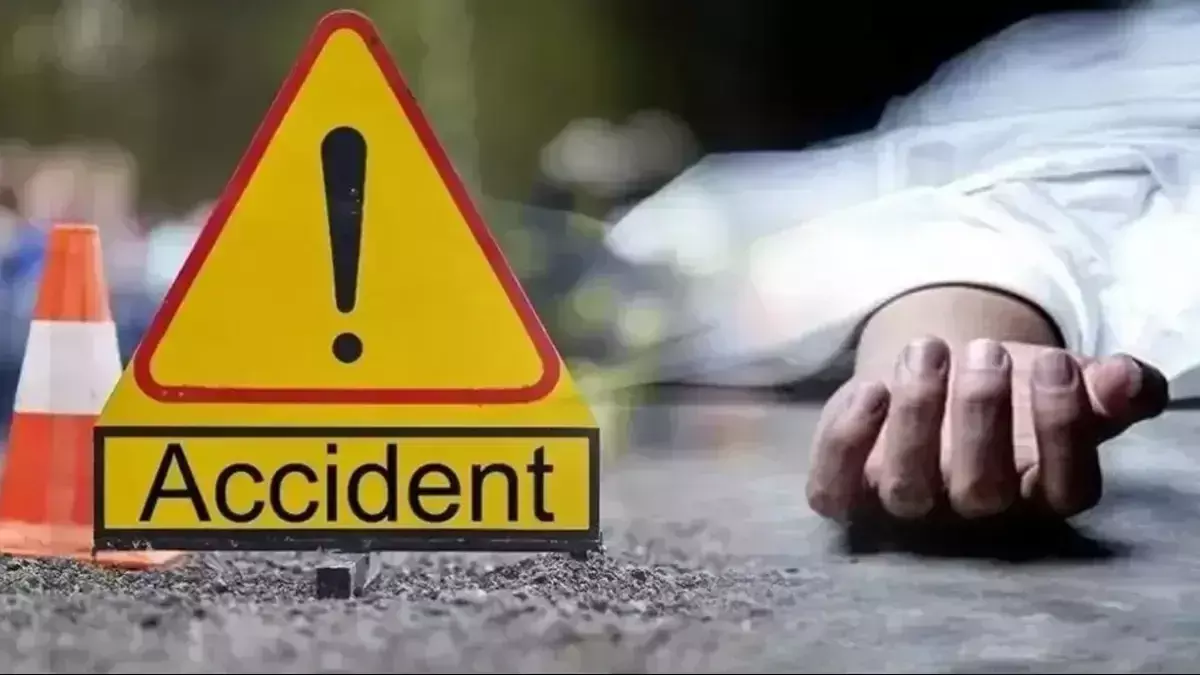 Rajgarh: डिवाइडर से टकराई कार, राजगढ़ में सड़क हादसे में दो की जान गई