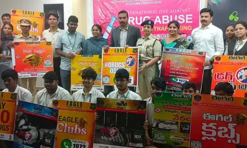 ईगल ने Vijayawada में स्कूलों और कॉलेजों के पास औचक निरीक्षण किया ईगल ने Vijayawada में स्कूलों और कॉलेजों के पास औचक निरीक्षण किया