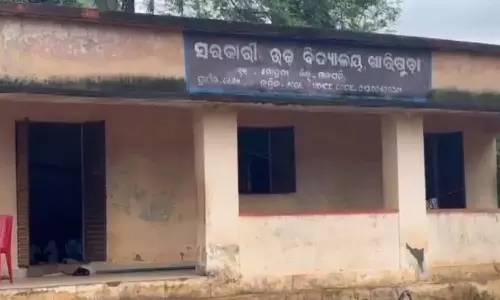 खारीगुडा स्कूल में बारिश ने रोकी पढ़ाई, छात्र हुए परेशान