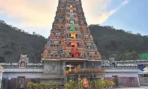 AP: दुर्गा मंदिर के अधिकारी इंद्रकीलाद्री तक श्रद्धालुओं की सुगम पहुँच की योजना बना रहे AP: दुर्गा मंदिर के अधिकारी इंद्रकीलाद्री तक श्रद्धालुओं की सुगम पहुँच की योजना बना रहे