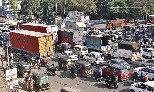 हिंजवडी के बाद चाकन-भोसरी में यातायात की समस्या जल्द हल होगी; CM हिंजवडी के बाद चाकन-भोसरी में यातायात की समस्या जल्द हल होगी; CM